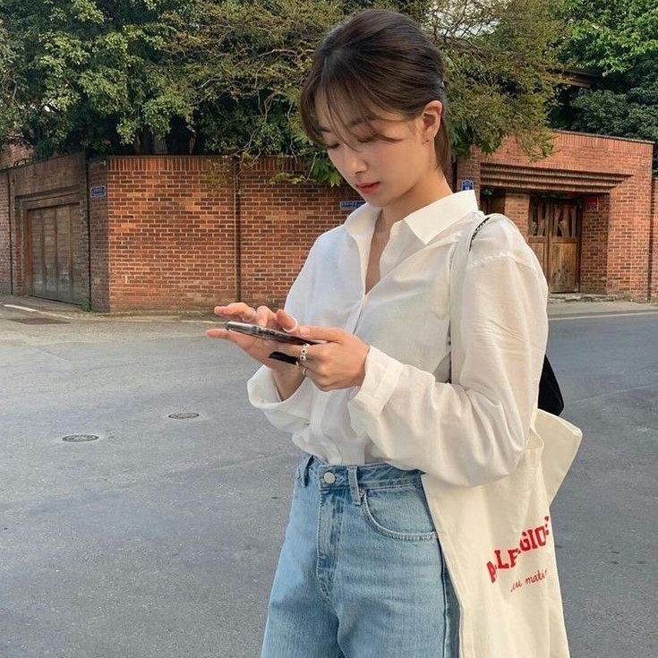 white shirt and jeans outfit