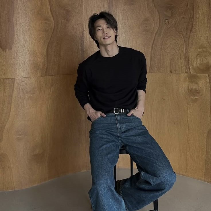 dark blue jeans outfit men